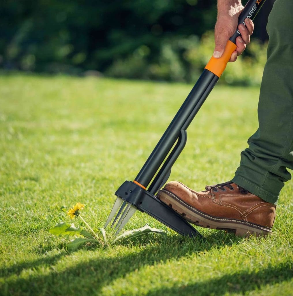 Brilliant gardening gifts for men - 2024 Guide Fiskars Xact Hand Weeder 1016x1024 - Brilliant gardening gifts for men - 2024 Guide